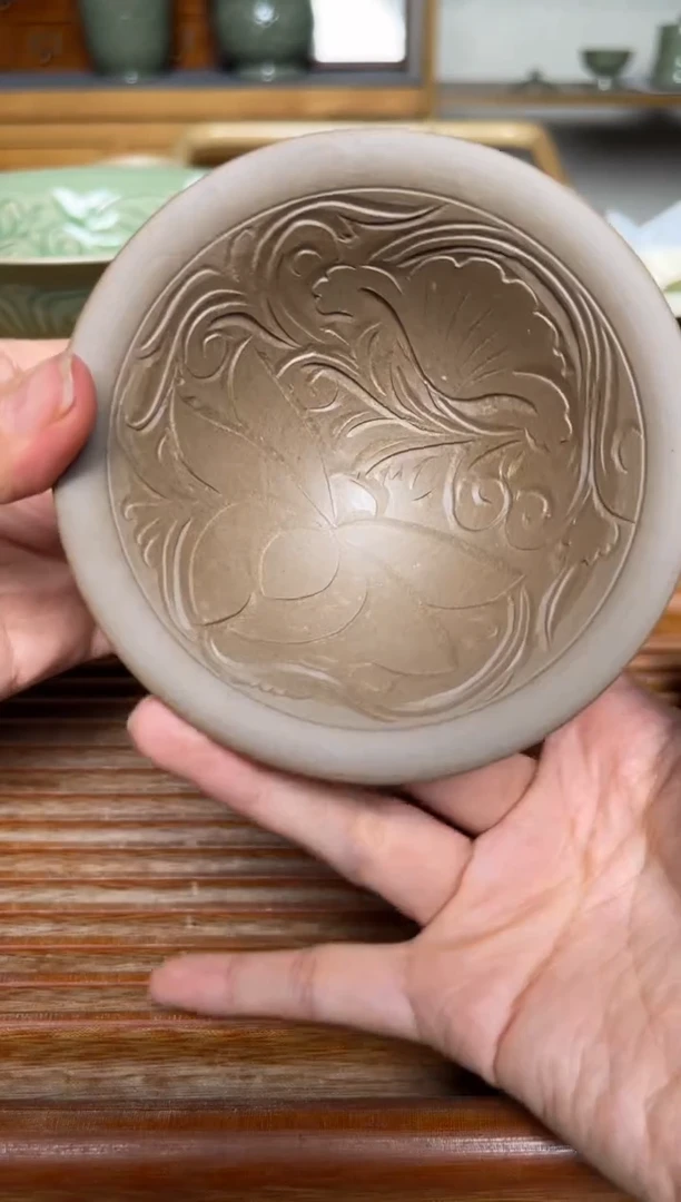 瓷器纯手工莲纹斗笠盏素坯 微瑕