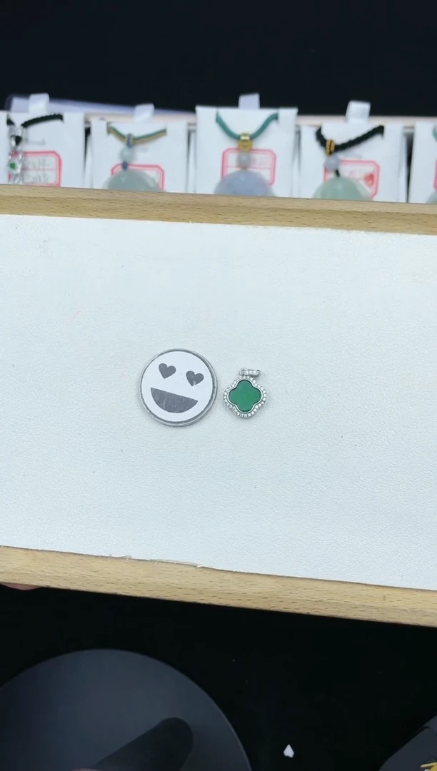 翡翠未镶嵌吊坠(不含链)孤品5C125翡翠阳绿四叶草