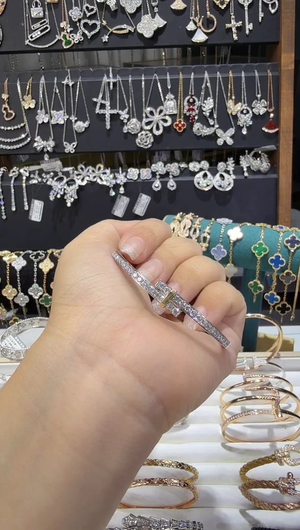 铂Pt950镶嵌实验室培育钻石手镯