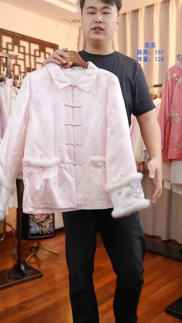 刺绣非遗真丝服饰一物一件