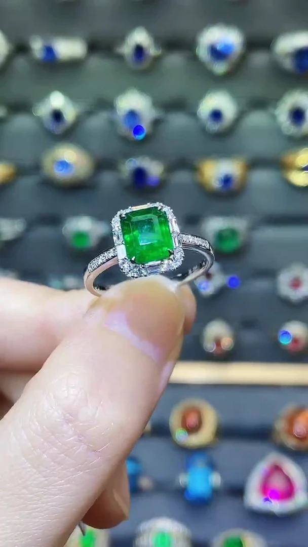 祖母绿戒指18K金镶嵌1.25ct