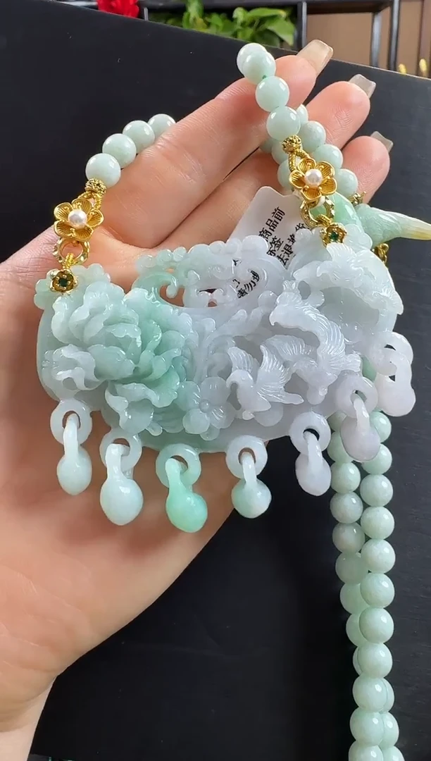 颈饰未镶嵌翡翠报喜鸟