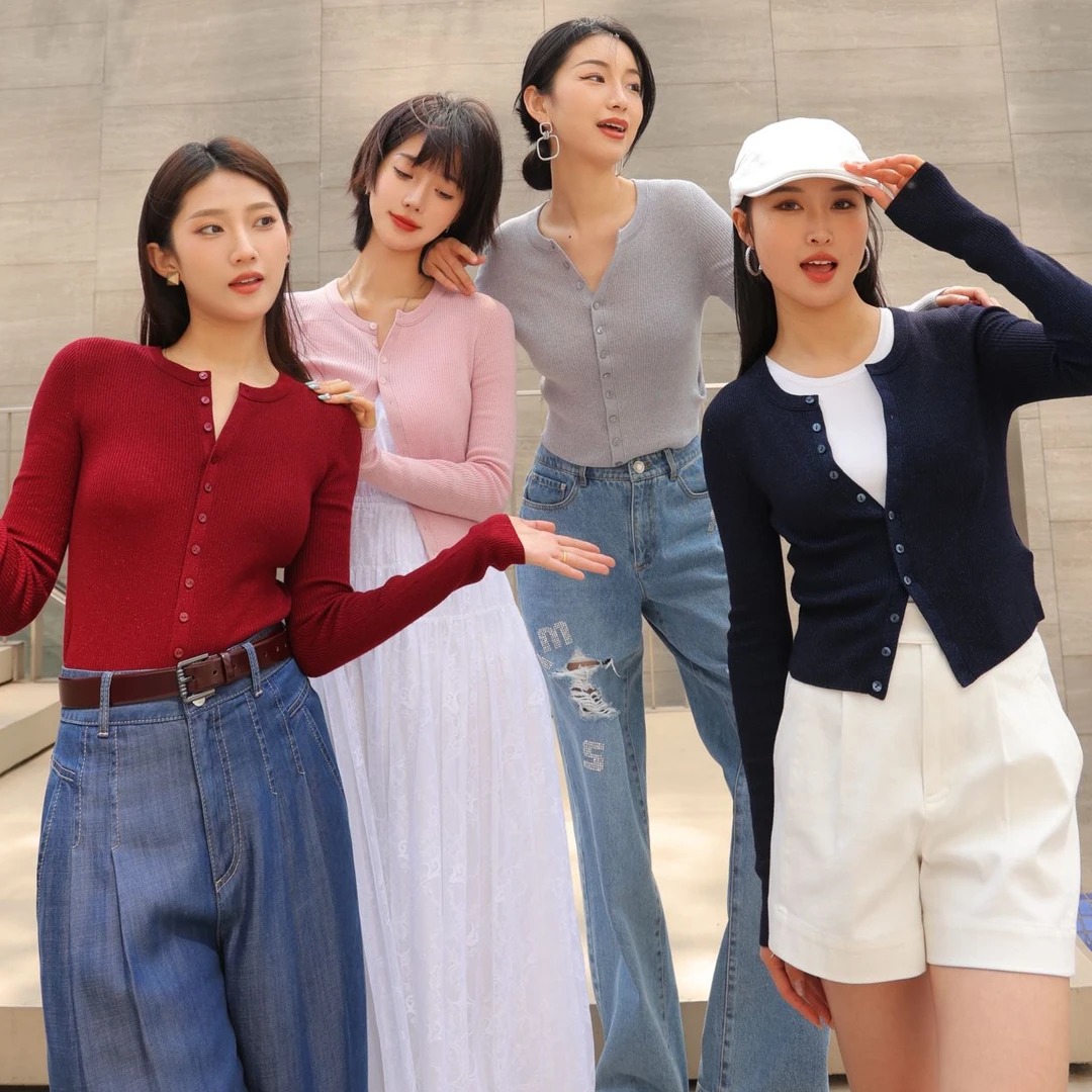 AMASS/阿玛施春夏新款时尚百搭纯色圆领单排扣薄款针织衫女548037