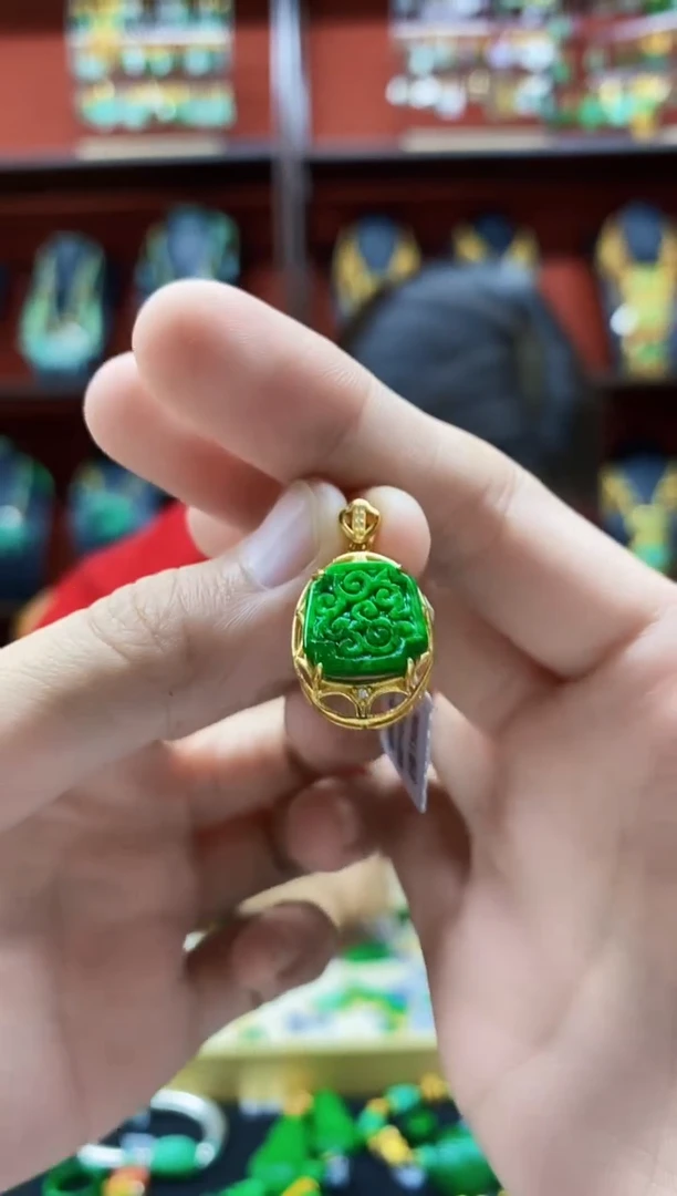 颈饰未镶嵌翡翠吊坠