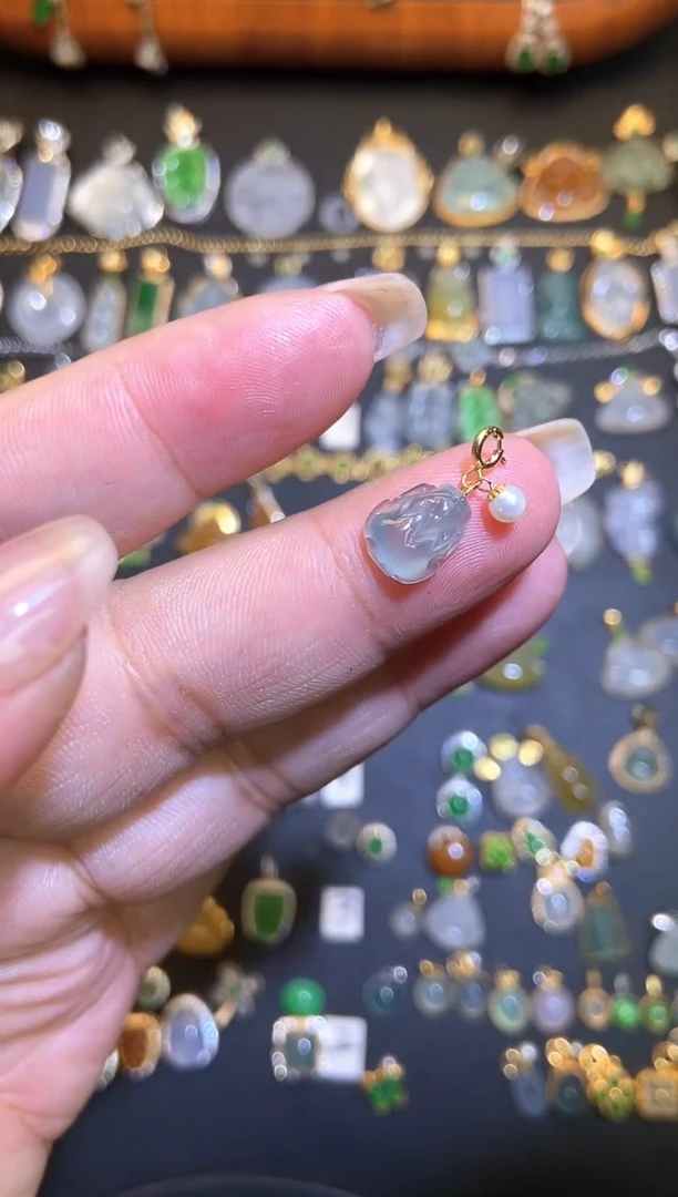 翡翠18K金镶嵌吊坠(不含链)1