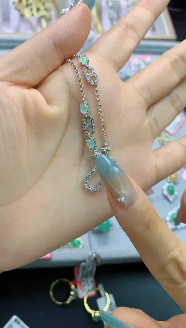 翡翠银S925镶嵌颈饰翡翠 银S925镶嵌 111