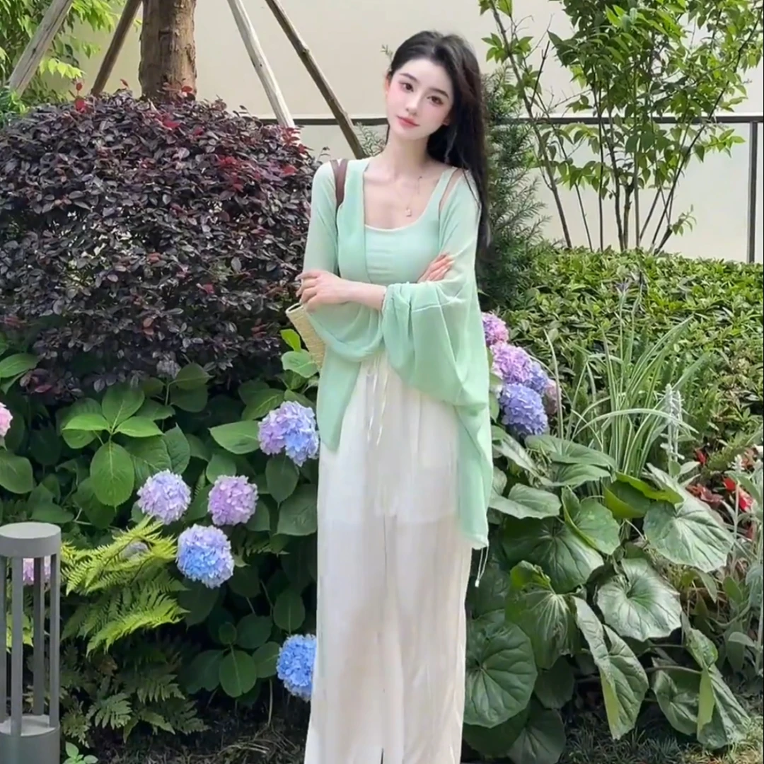 夏季流行穿搭一整套2025新款韩系慵懒风垂感开衫吊带短裤三件套装