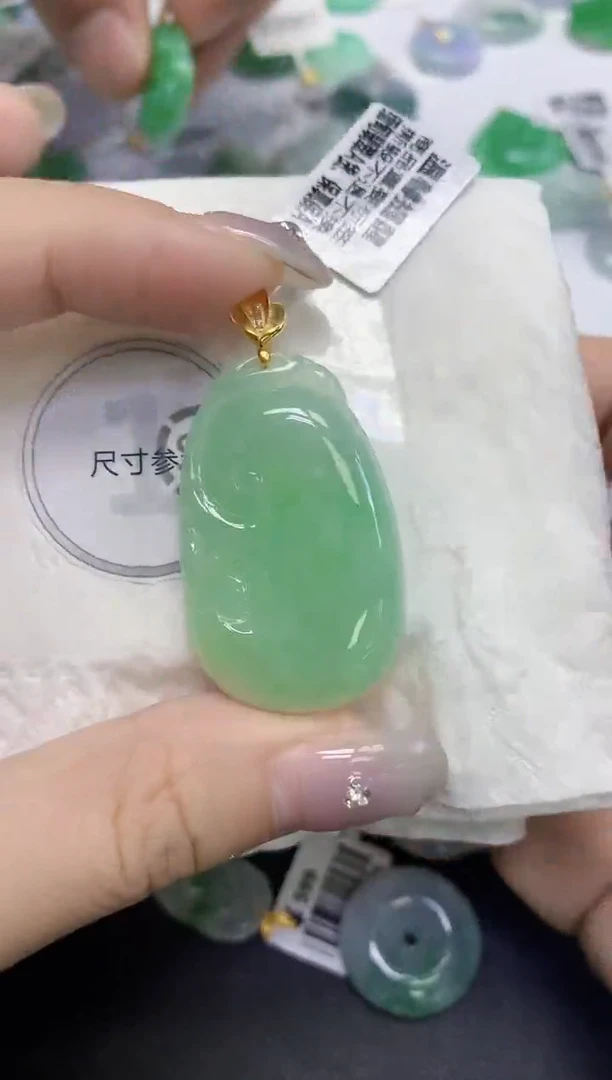 颈饰18K金镶嵌翡翠天然缅甸翡翠A货百元以上9元证书费自理