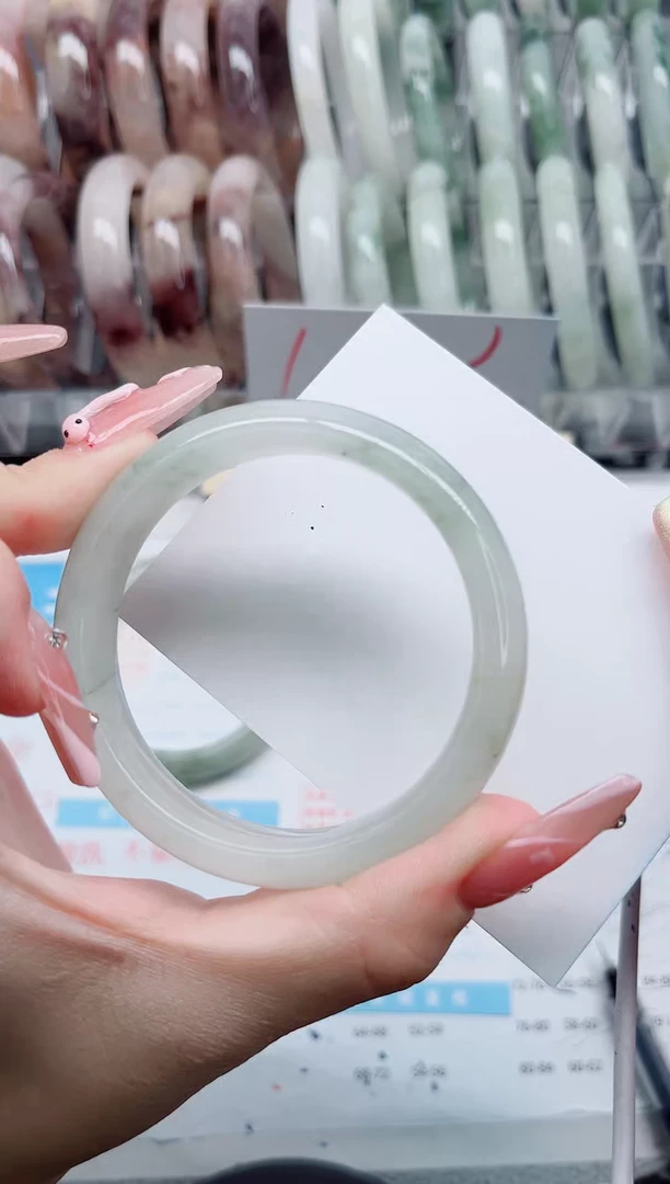 【闪购商品】石英质玉手镯未镶嵌119-53.7