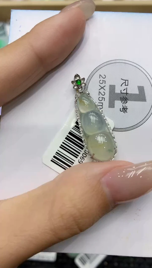 翡翠18K金镶嵌颈饰111111111111