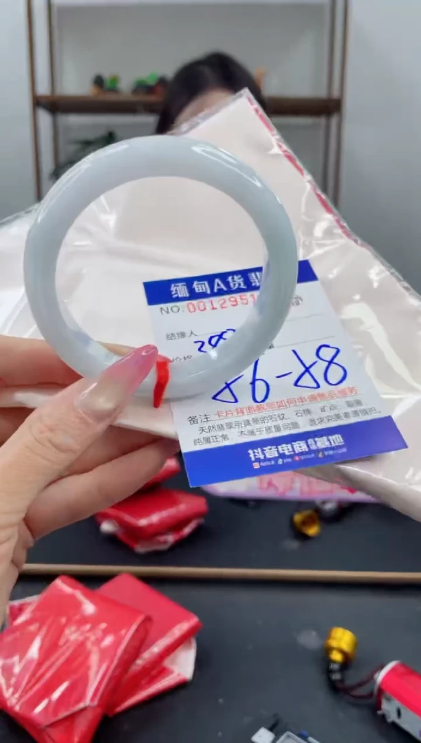 未镶嵌手镯翡翠388.00