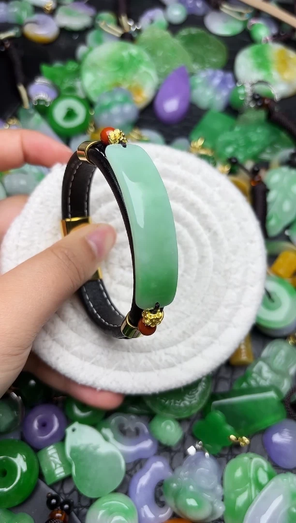 颈饰未镶嵌翡翠缅甸翡翠吊坠