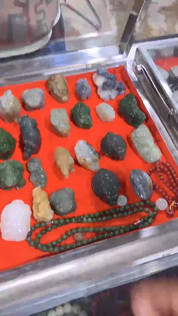 和田玉未镶嵌摆件轻**雨和田玉摆件