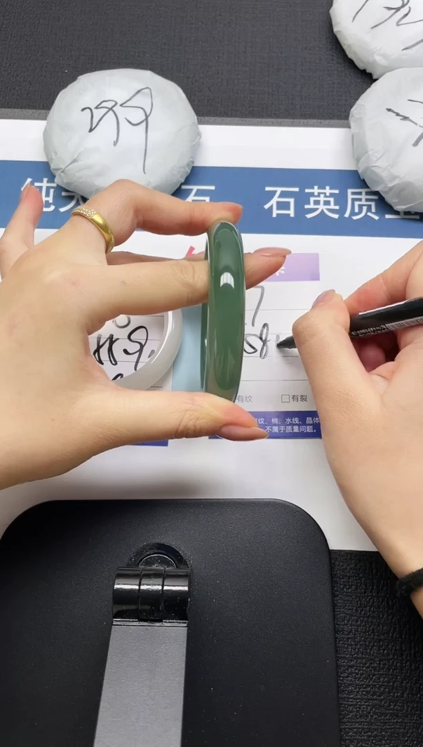 未镶嵌手镯石英质玉7-58