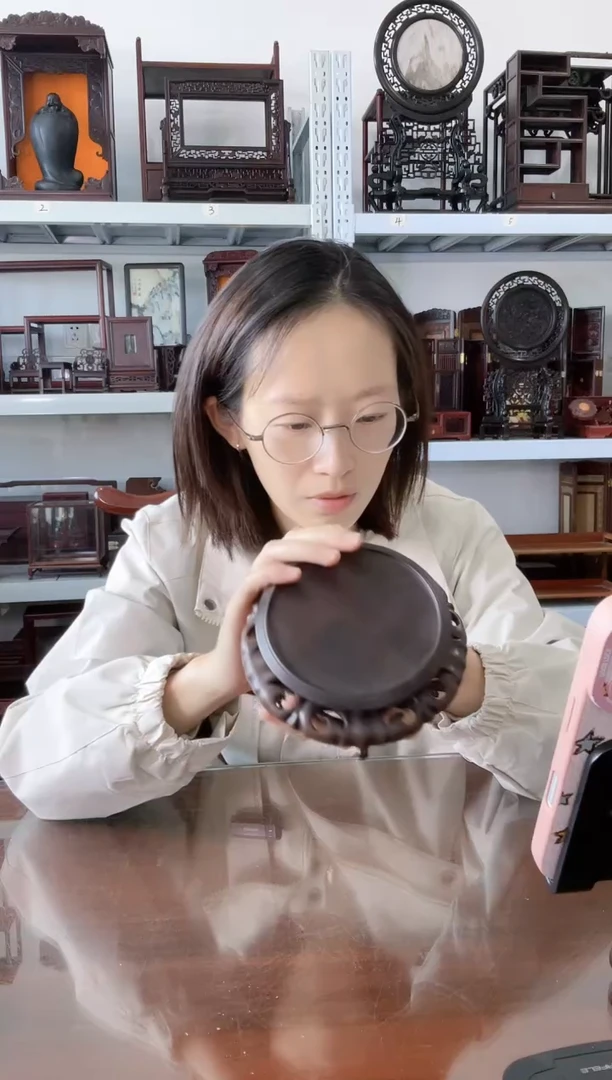 交趾黄檀（大红酸枝）香几有瑕疵直径9.8*7.5    65