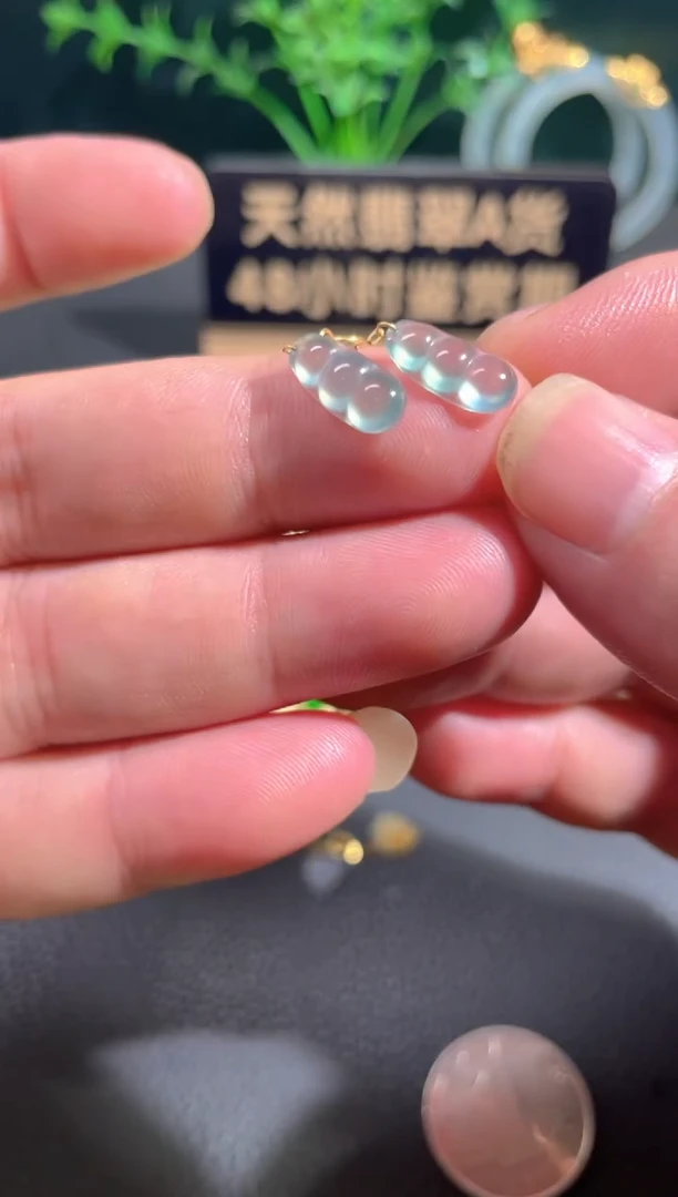 翡翠18K金镶嵌颈饰翡翠