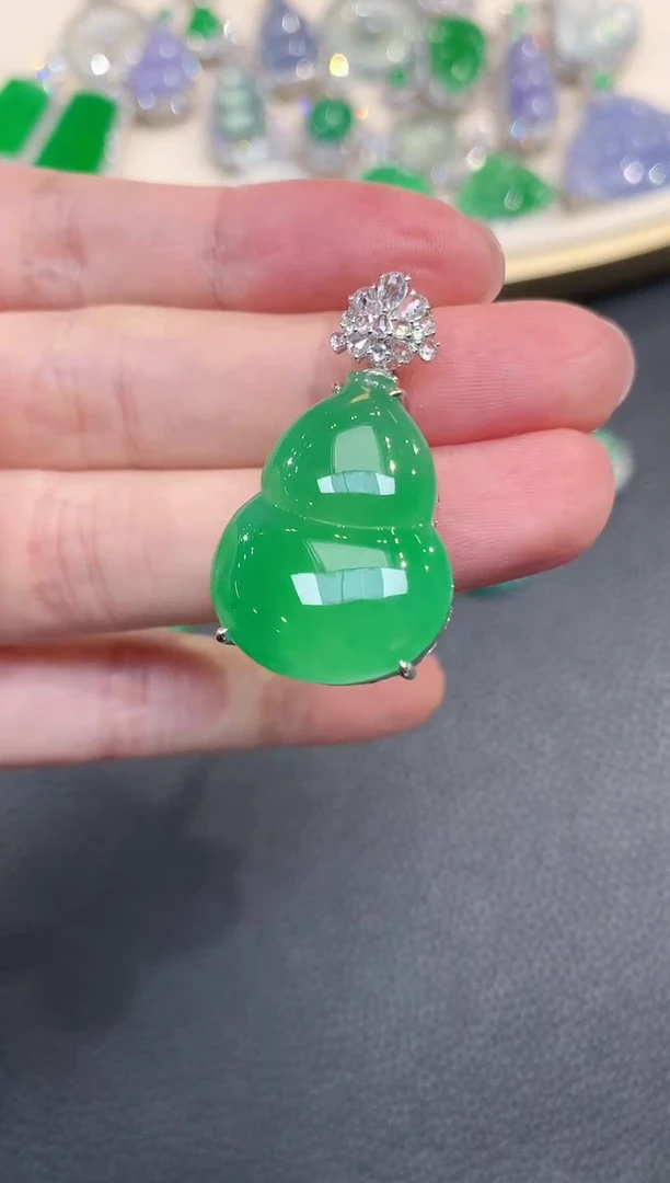 吊坠(不含链)18K金镶嵌翡翠C73