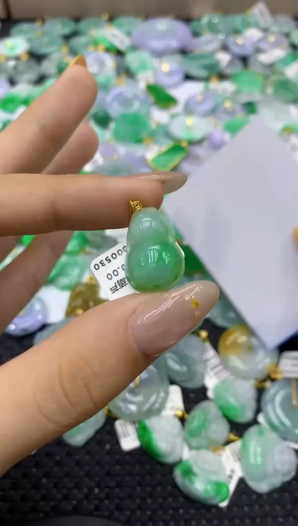 颈饰18K金镶嵌翡翠天然缅甸翡翠A货