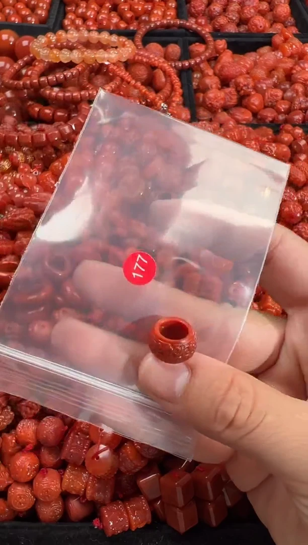 南红玛瑙未镶嵌颈饰1