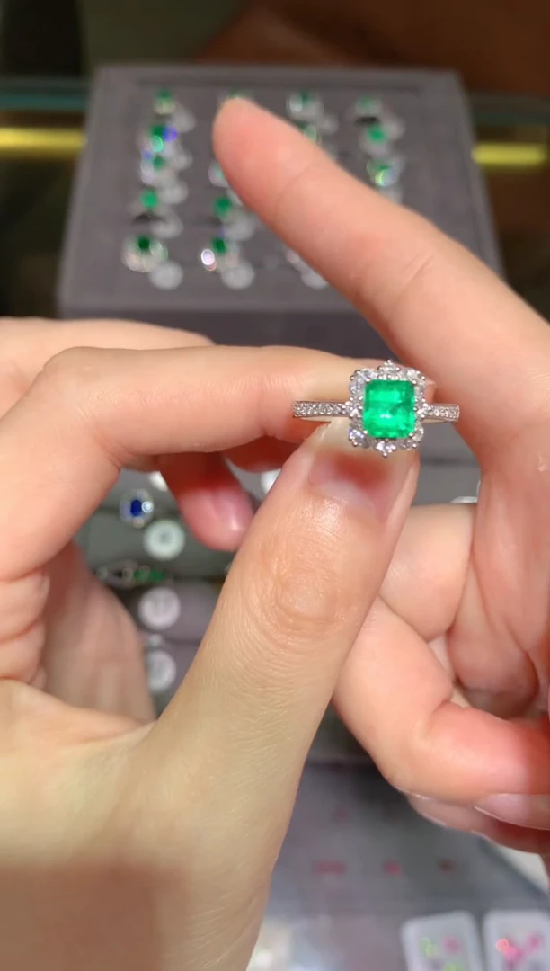 【闪购商品】祖母绿戒指18K金镶嵌0.75CT  哥伦比亚