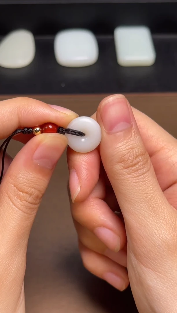 和田玉未镶嵌颈饰1