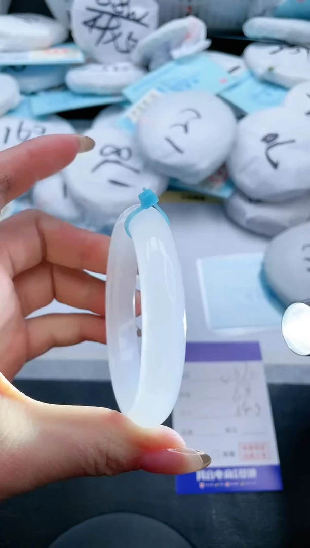 【闪购商品】石英质玉手镯未镶嵌18V372-54