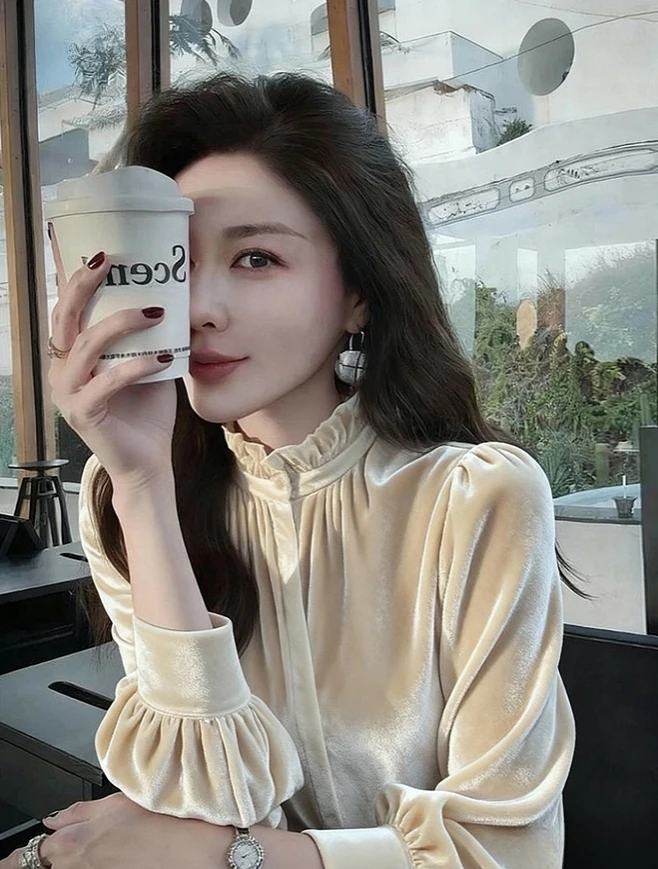 高级轻奢米白色立领丝绒衬衫女2025秋冬新款气质名媛独特内搭衬衣