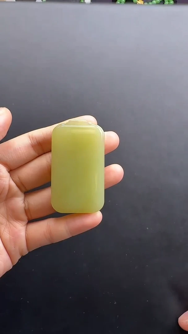 颈饰未镶嵌和田玉吊坠