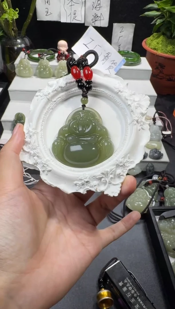 颈饰未镶嵌和田玉鱼?48佛公