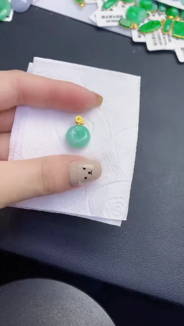 颈饰未镶嵌翡翠缅甸天然翡翠A货