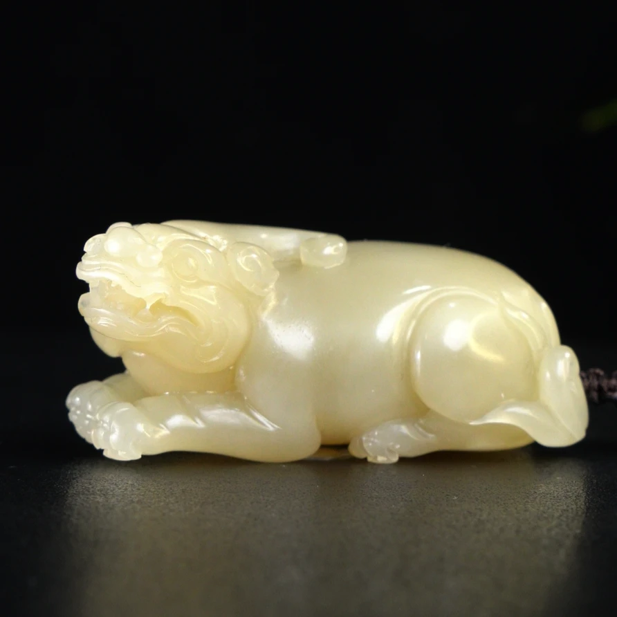 Lot.43.寿山石高山冻貔貅手把件99.3克7.2x3.6x2.8cm