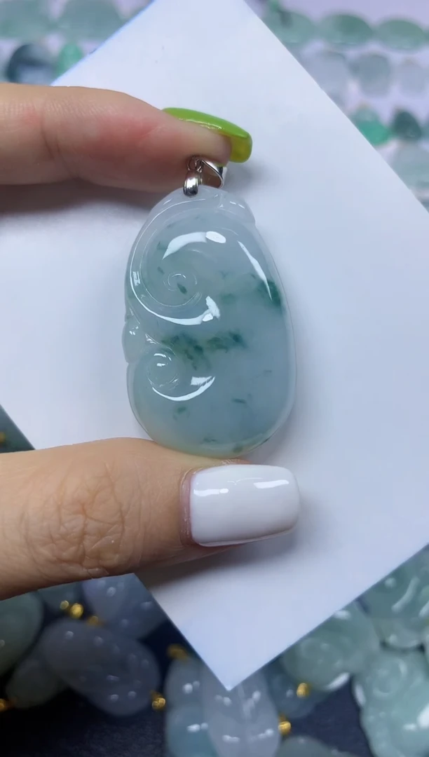 翡翠未镶嵌颈饰挂件