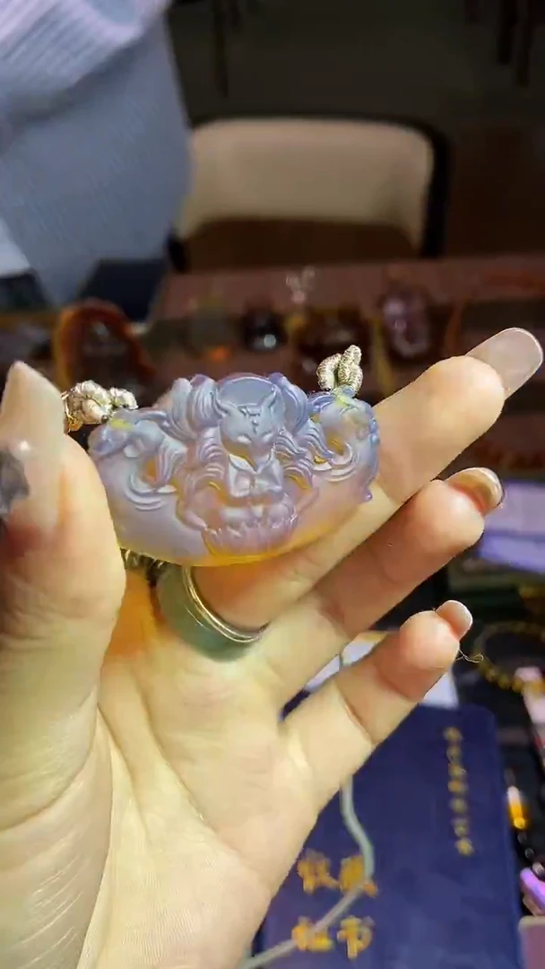 琥珀颈饰未镶嵌缅甸琥珀雕刻件吊坠