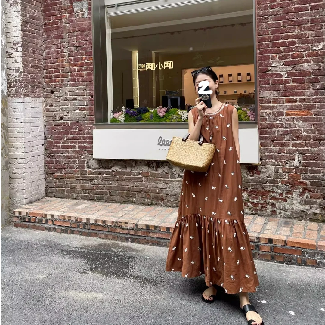 刺绣碎花连衣裙女2025夏季新款韩版宽松显瘦圆领无袖气质背心长裙