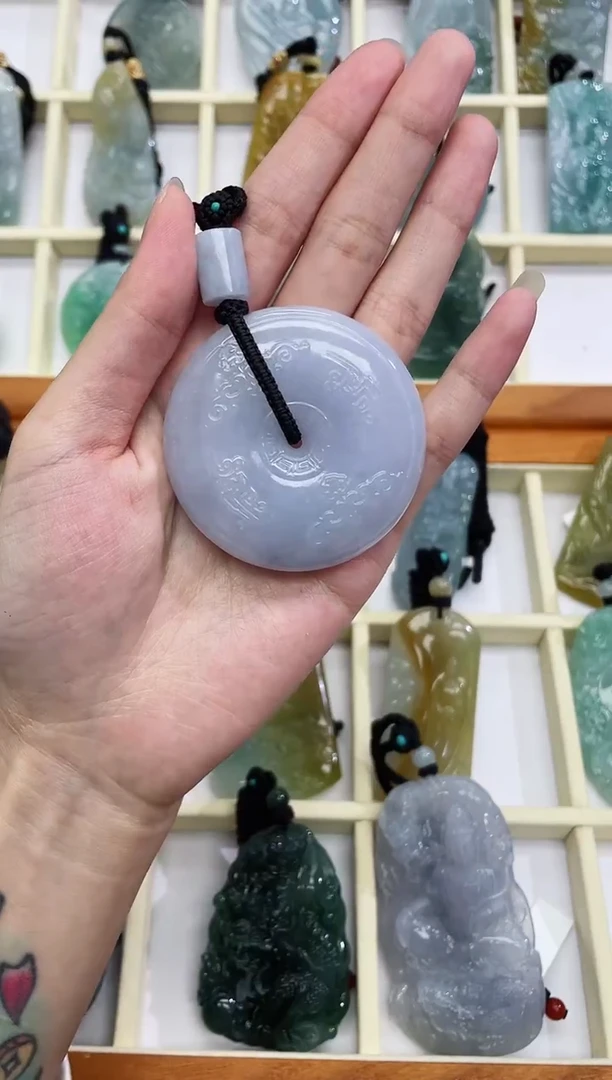 颈饰未镶嵌翡翠平安扣