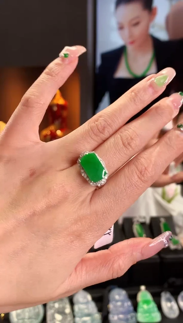 【闪购商品】翡翠戒指18K金镶嵌马鞍