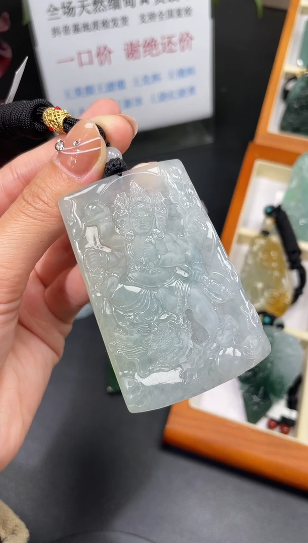 【闪购商品】翡翠颈饰未镶嵌不动明王
