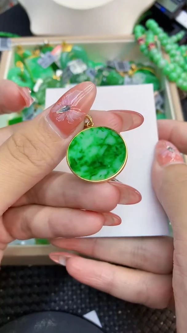 颈饰未镶嵌翡翠1