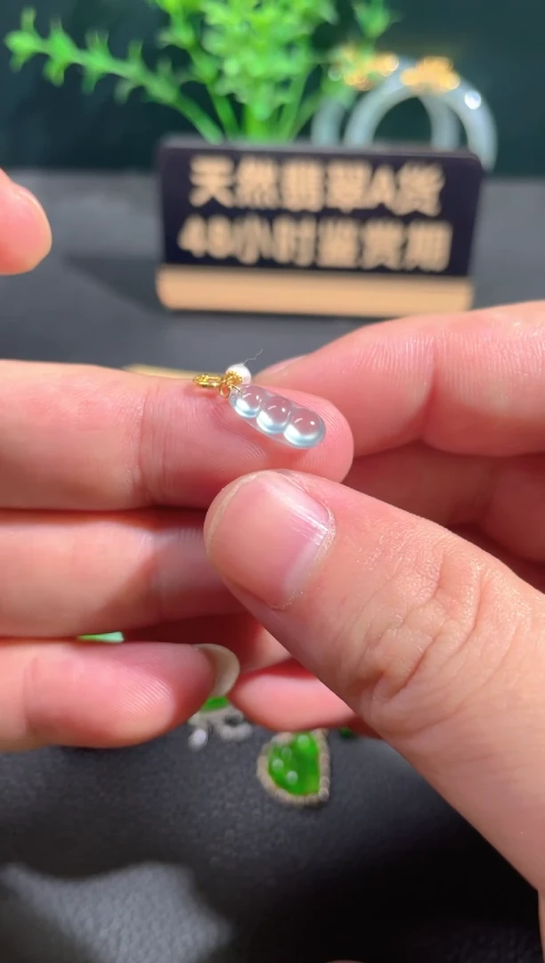 翡翠18K金镶嵌颈饰翡翠