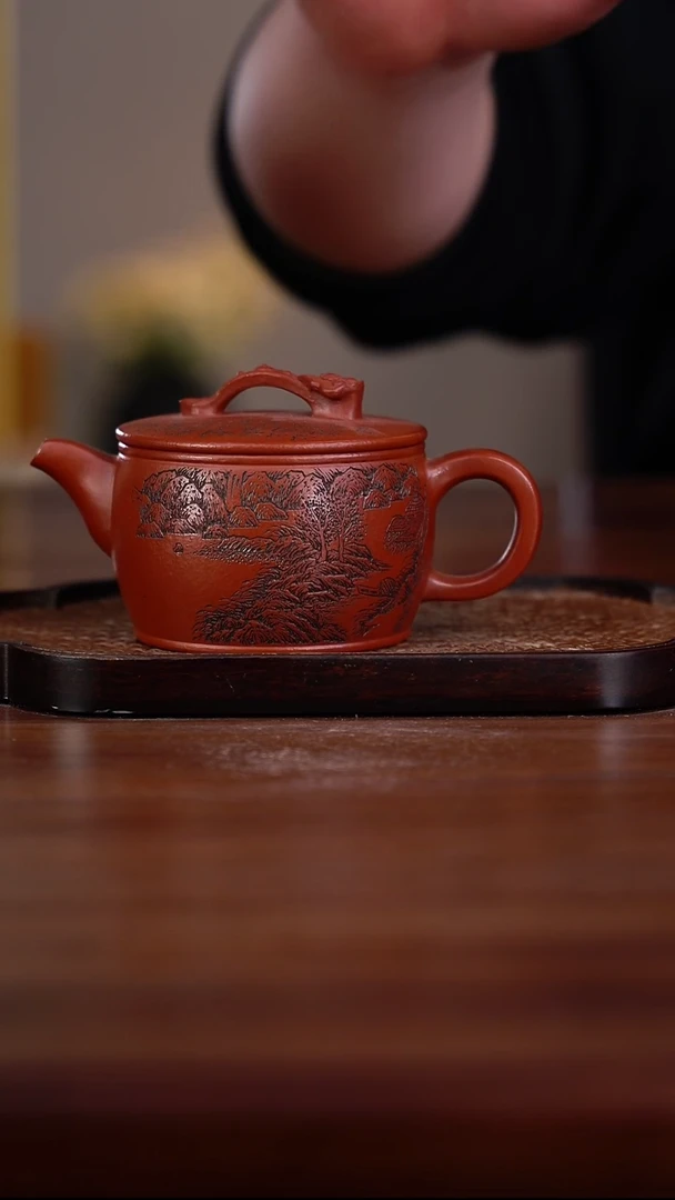 茶壶紫砂朱泥鱼子料刻绘山水汉瓦