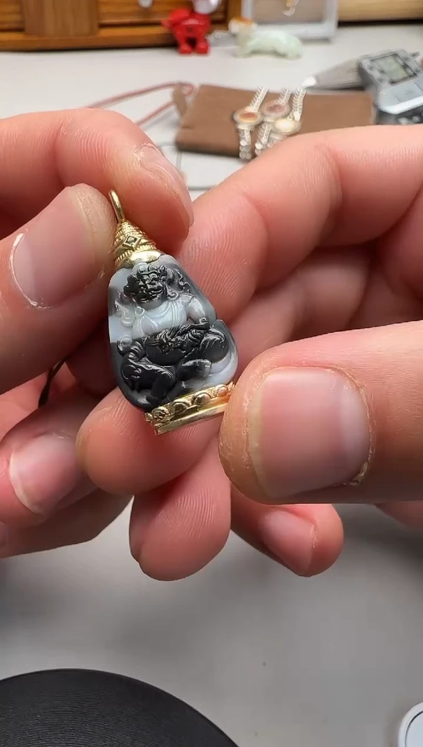 【闪购商品】玛瑙/玉髓颈饰18K金镶嵌玛瑙单珠