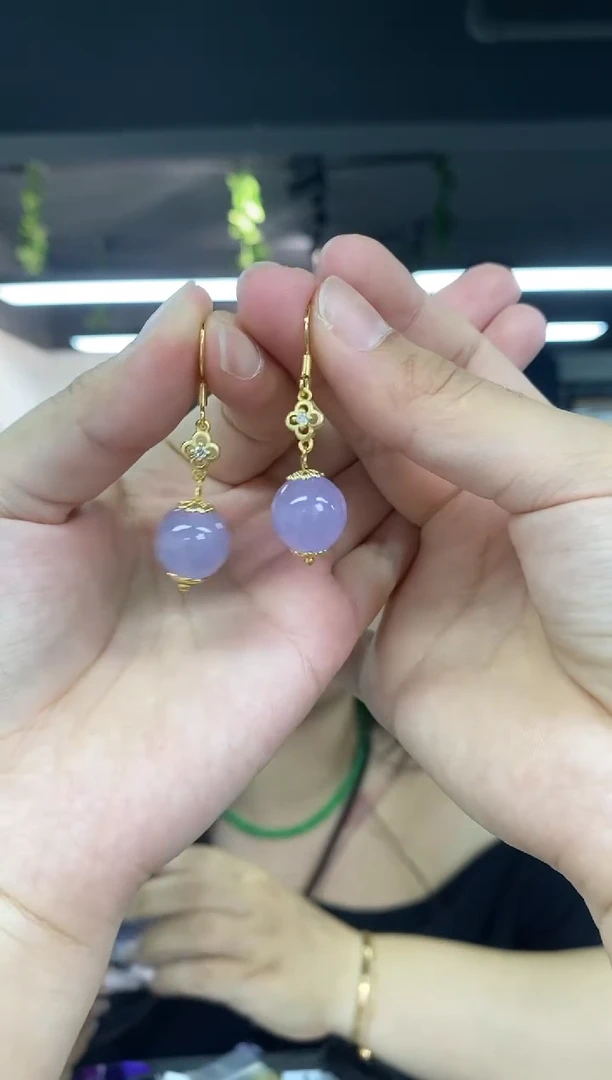 翡翠未镶嵌耳饰多样性发其一，颜色微差