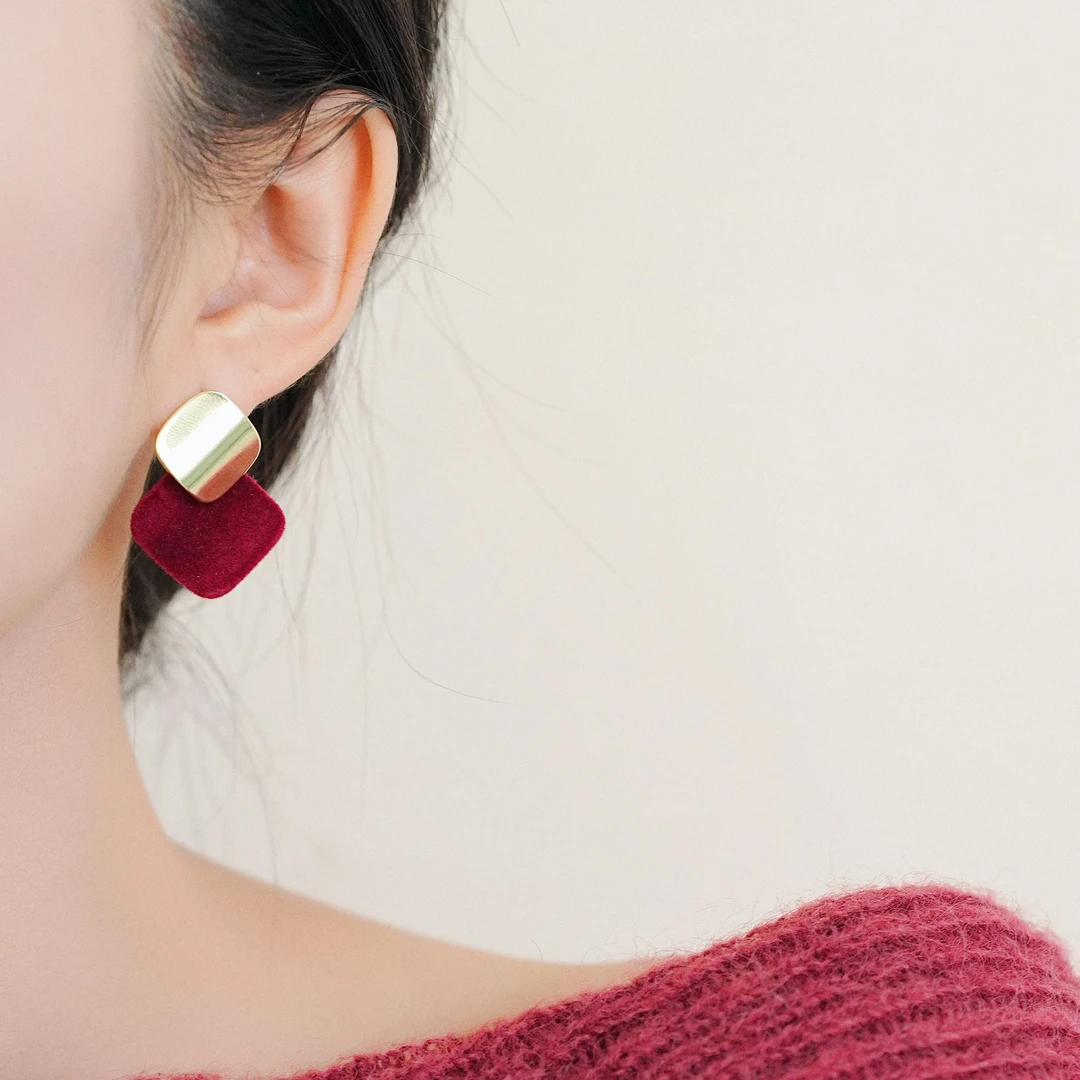 铜合金耳饰 酒红色丝绒四边形耳钉女轻奢高级感耳环新款爆款