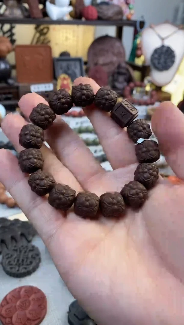 泥塑唐宫梨雪合香手串