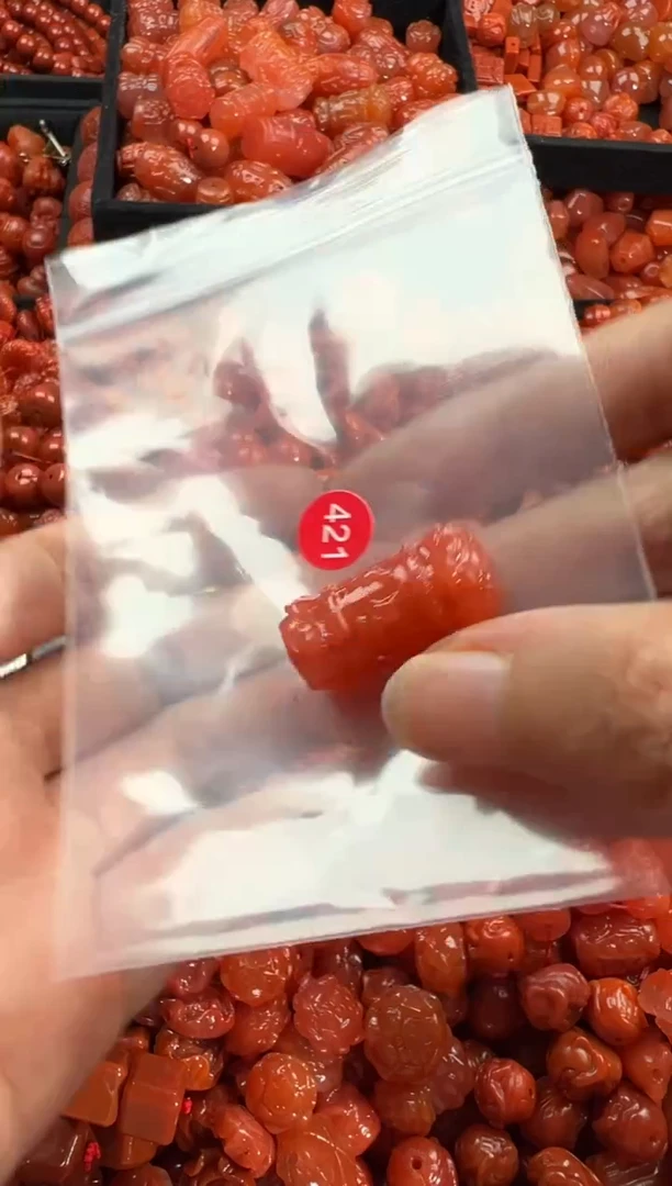 南红玛瑙未镶嵌颈饰1