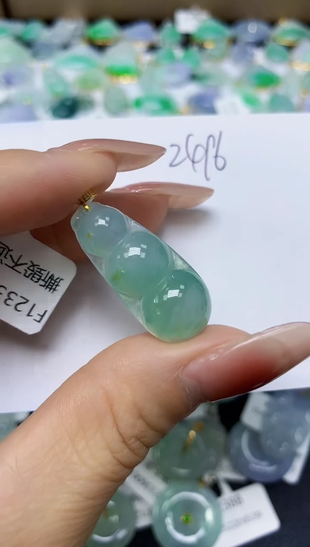 翡翠18K金镶嵌颈饰 天然缅甸翡翠A货