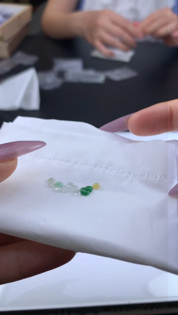 定制翡翠未镶嵌翡翠