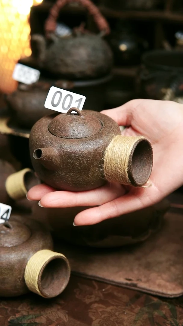紫砂全手工化妆土侧把茶壶140毫升