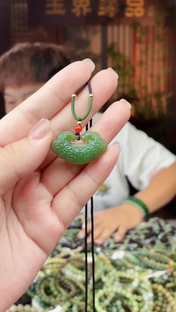 和田玉未镶嵌颈饰拍一发一