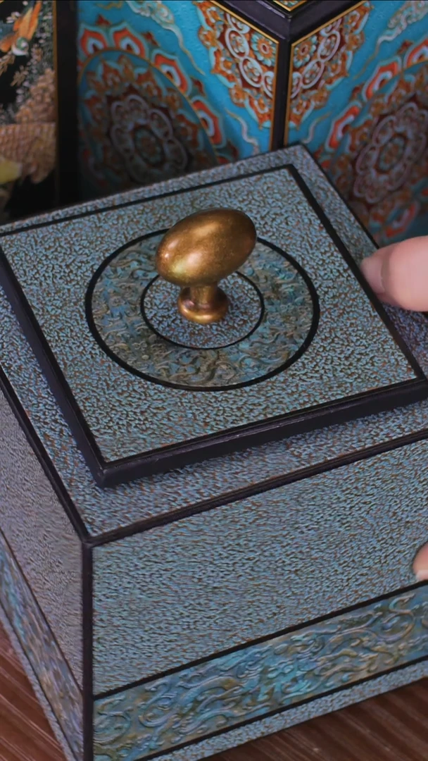 一**天壹藏贰宝青铜图案中茶叶罐